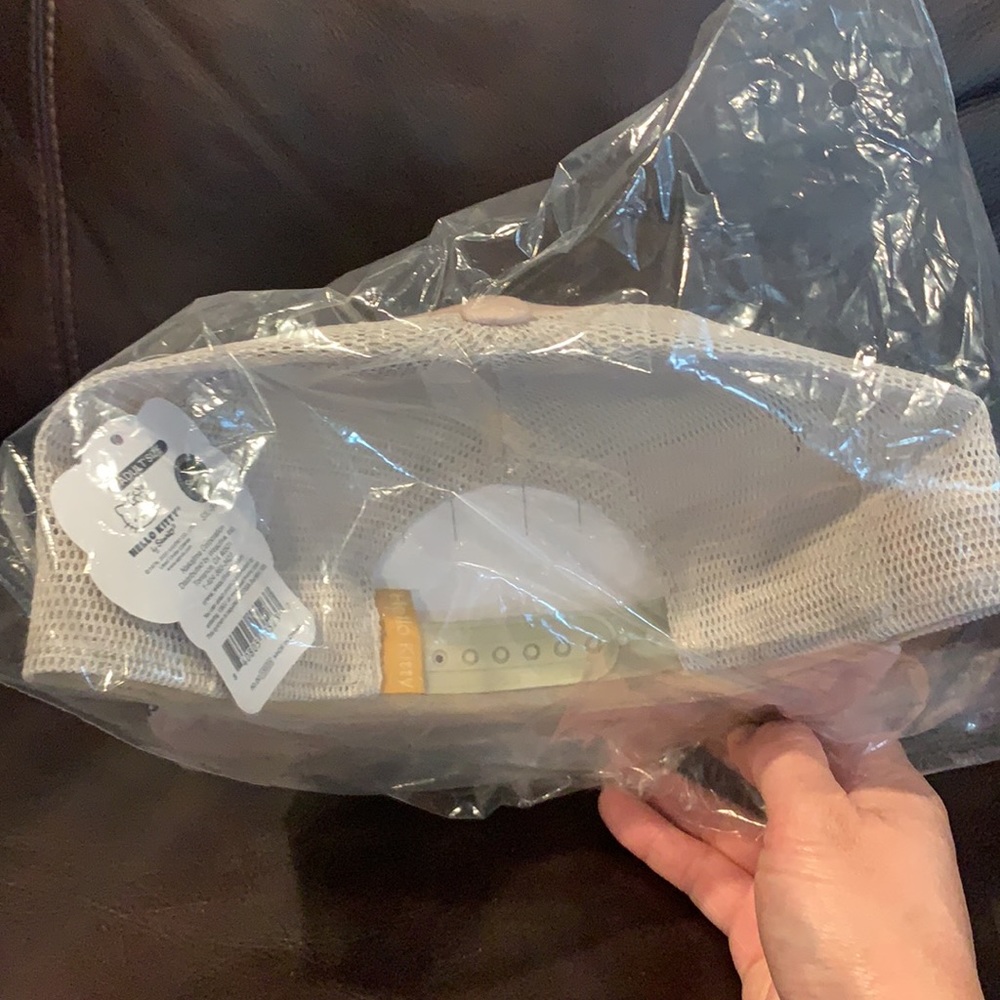 Hello Kitty hat - Picture 2 of 3